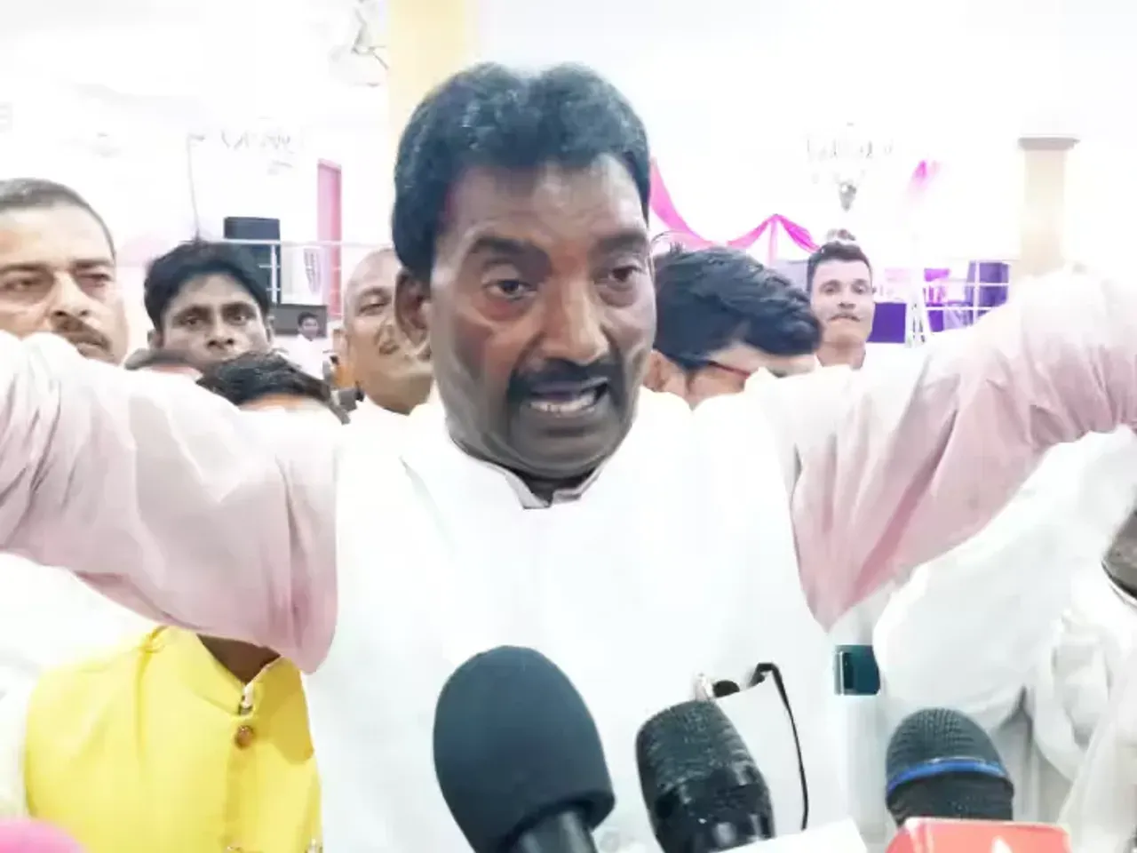 फतेह बहादुर का धर्म विरोधी बयान