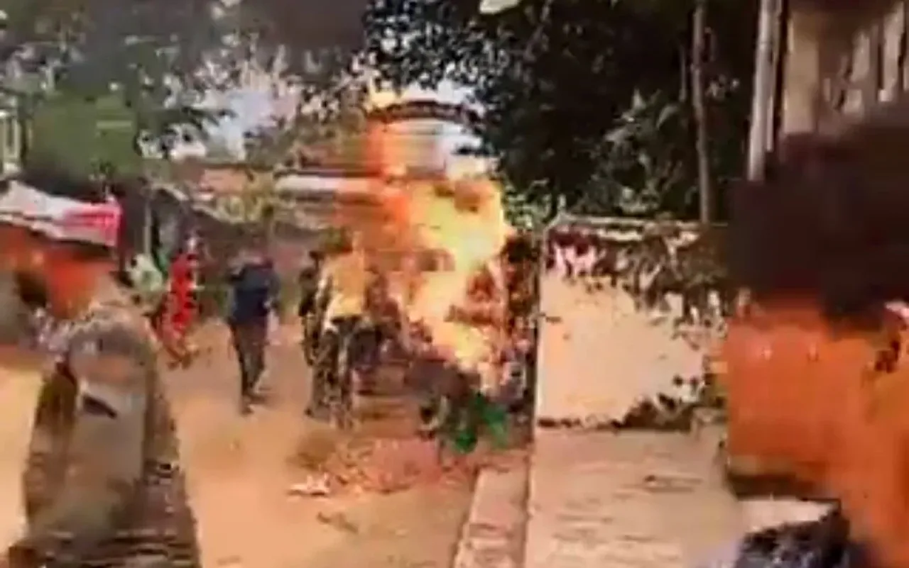 महिला को जिन्दा जलाया