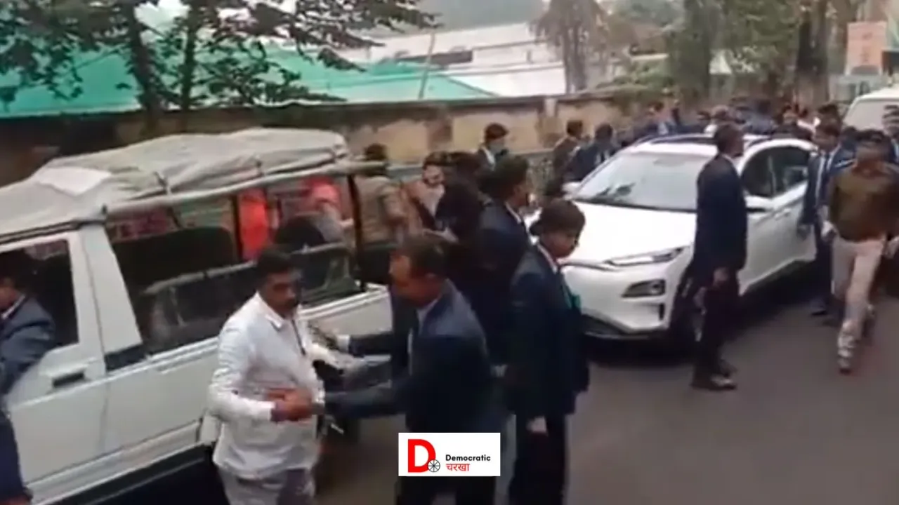 जाम में फंसे सीएम