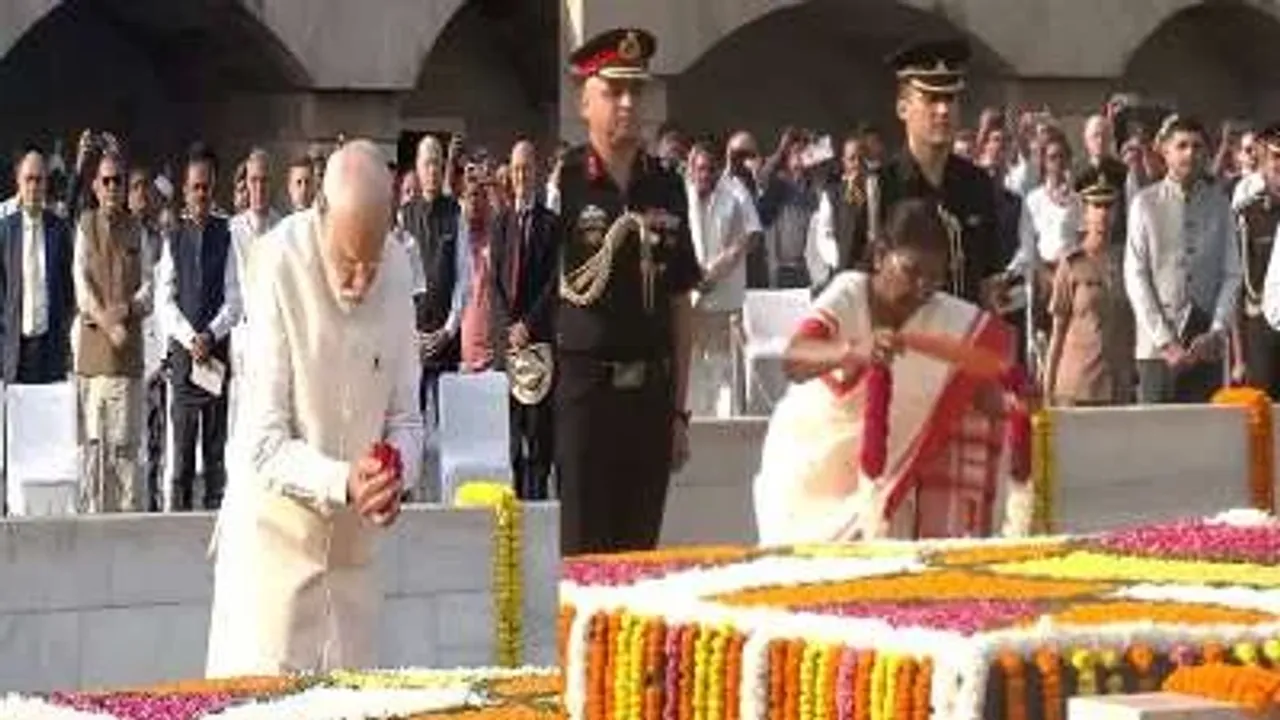 गांधी जयंती पर प्रधानमंत्री और राष्ट्रपति ने राजघाट पर दी श्रद्धांजलि