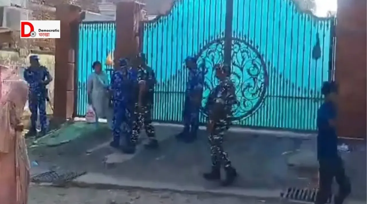 घर से मिले करोड़ों रुपये कैश