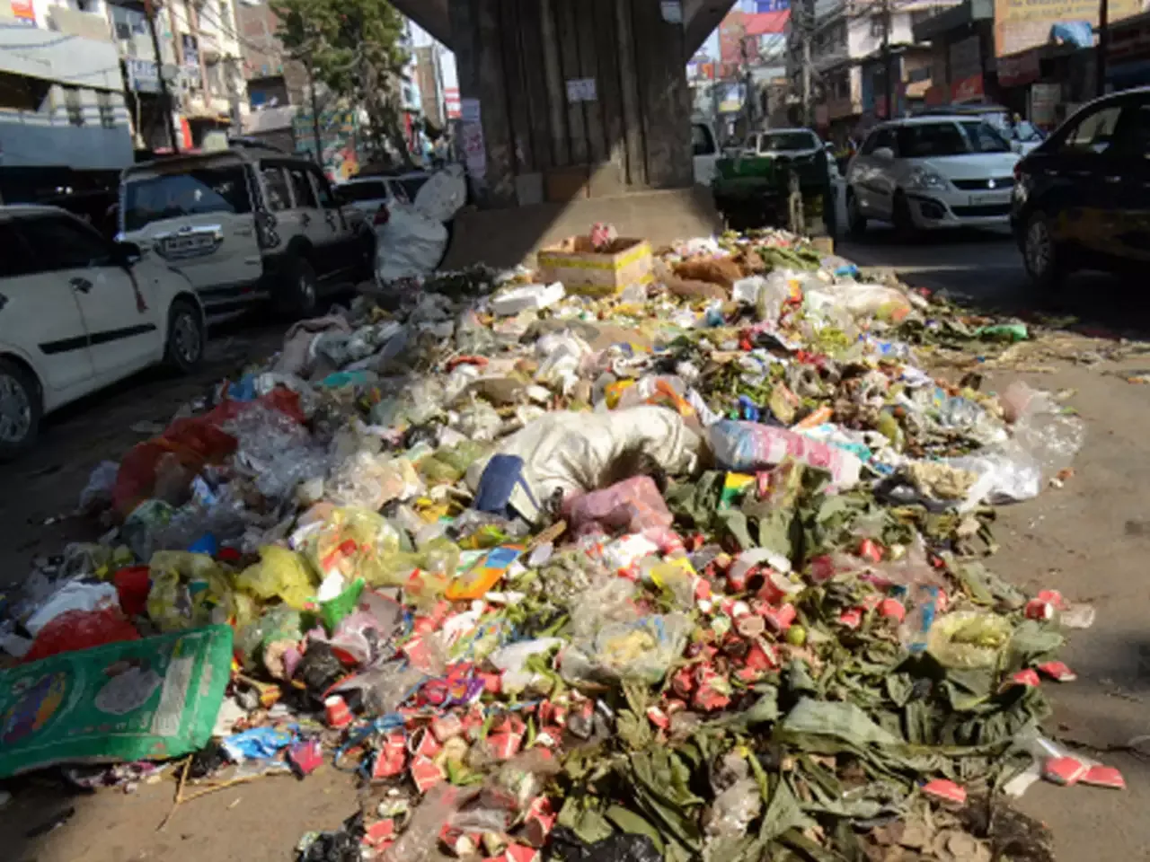 पटना में सड़क पर कचड़ा