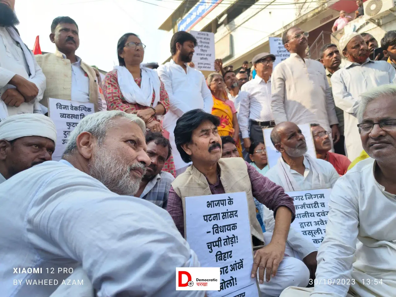 बिना वैकल्पिक व्यवस्था के फुटपाथ दुकानदारों को हटाना कितना सही? 
