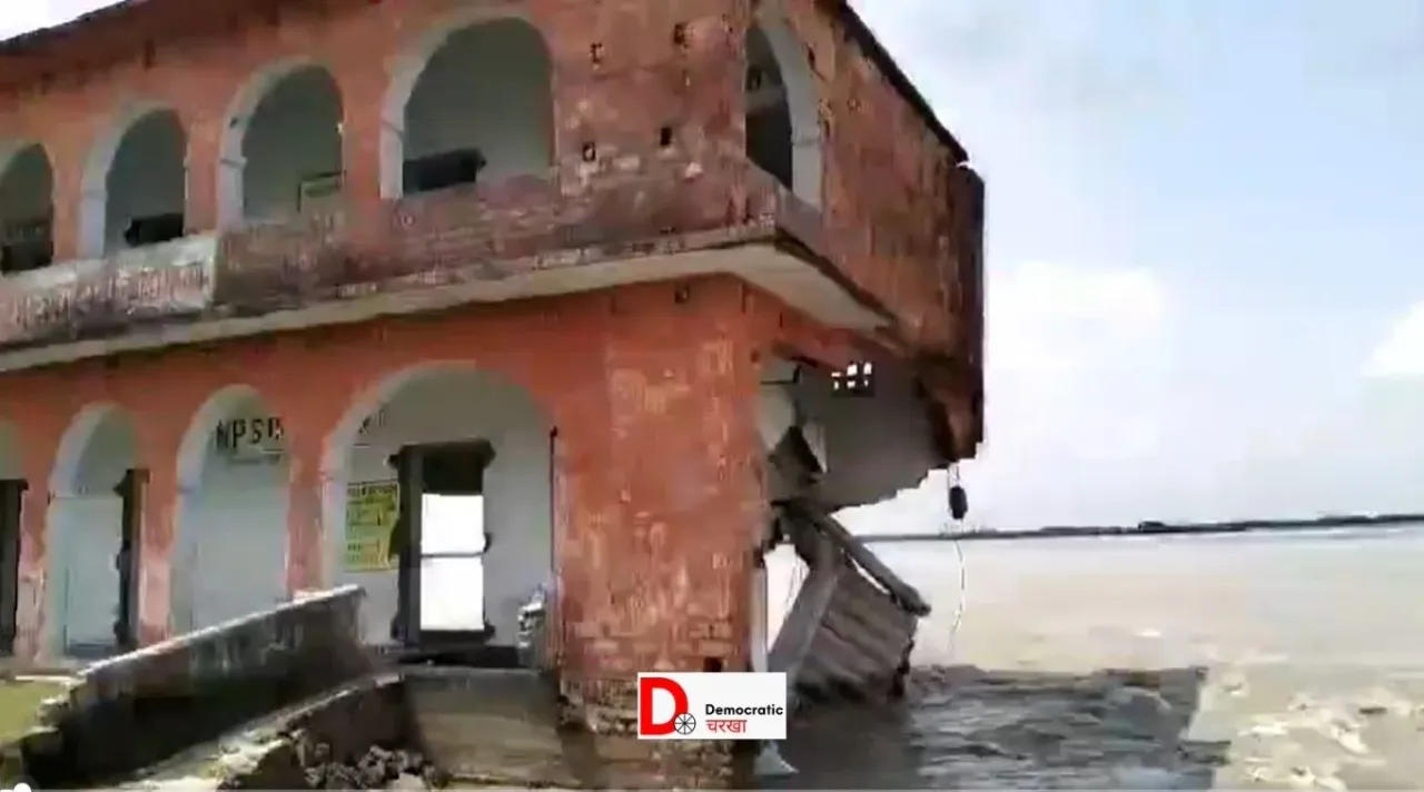 बाढ़ में डूबा शिक्षा का मंदिर