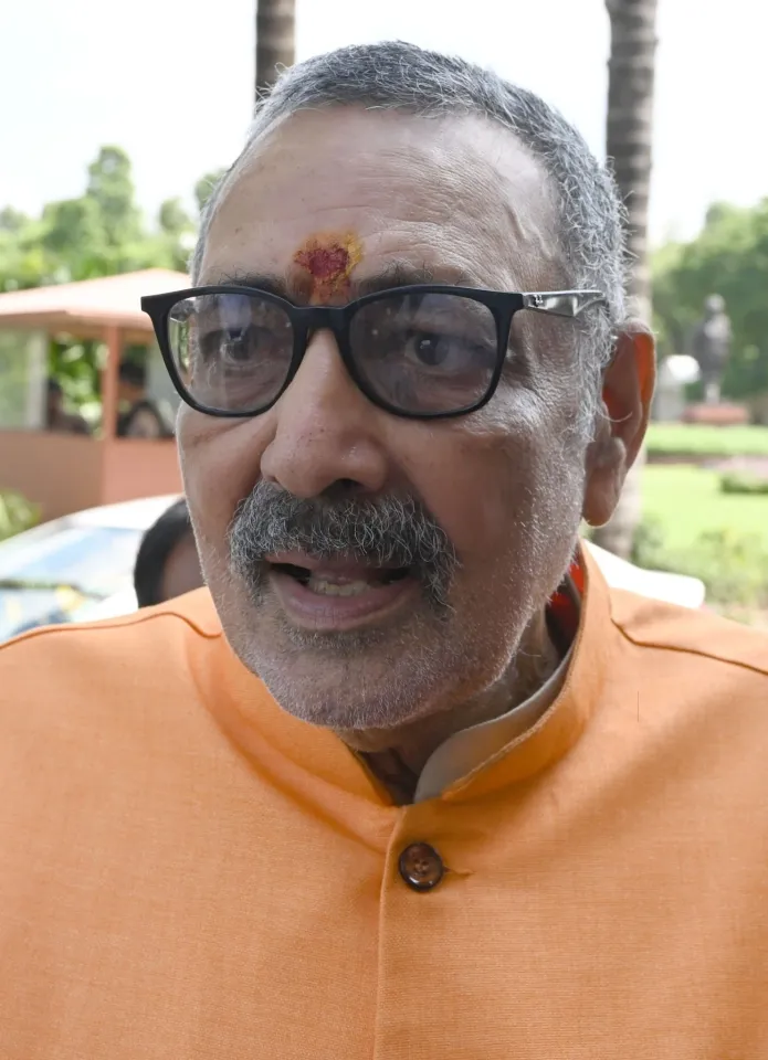 गिरीराज सिंह ने कहा खैरात ना बाटें