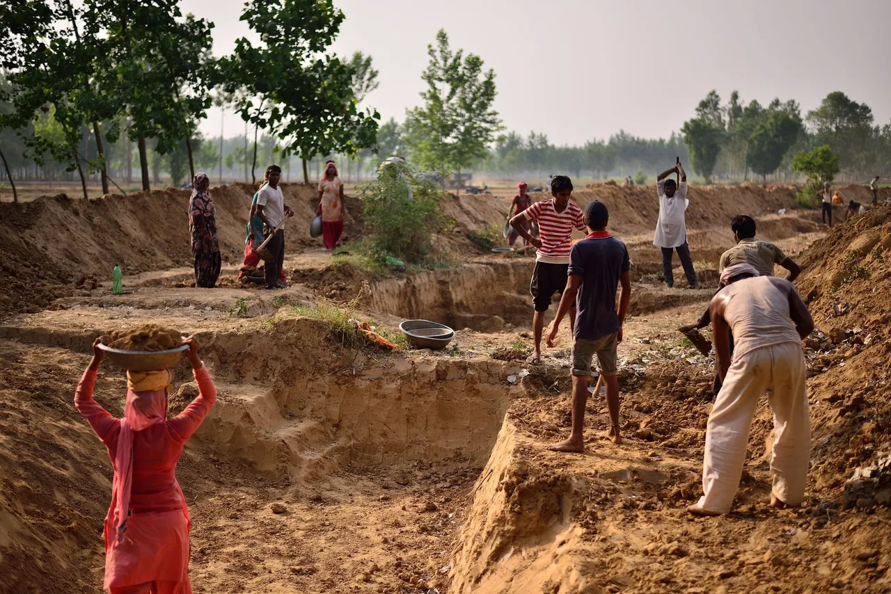 Impact: 4 महीने से मज़दूरों के रुके हुए पैसे मिले, ख़बर से आया बदलाव