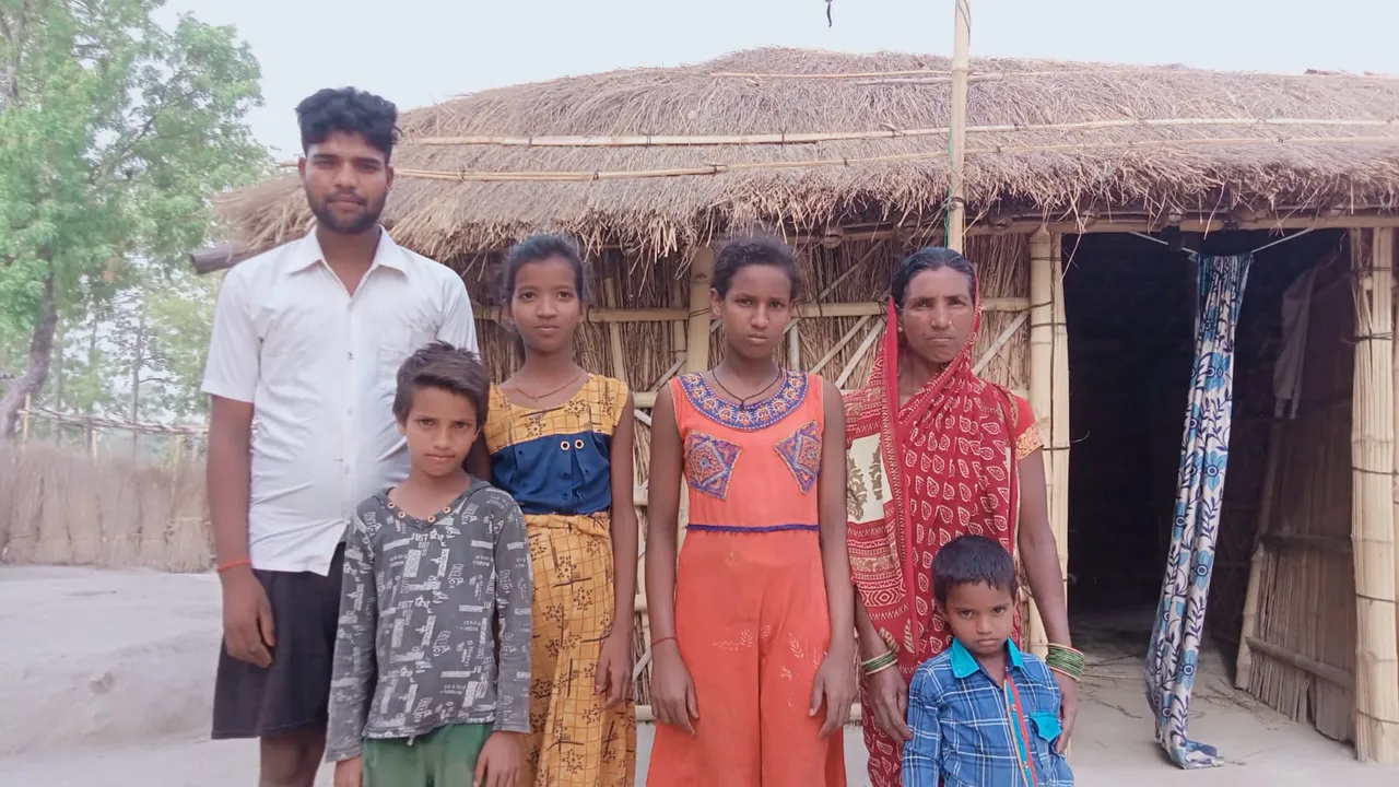 पश्चिम चंपारण: तार गिरने से हुई मौत, मुआवज़े के लिए भटक रहा परिवार