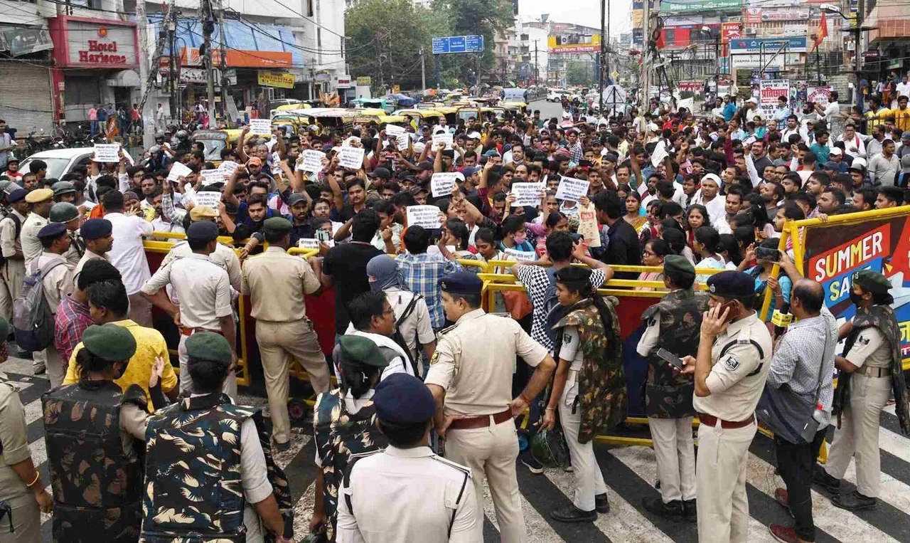 B.Ed छात्रों की कशमकश: परीक्षा से पहले टूटा छात्रों का सपना