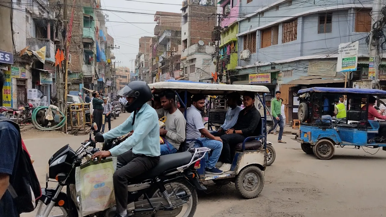 पटना: ओवरलोड गाड़ियों का काटा जा रहा चालान, जानें क्या है नियम