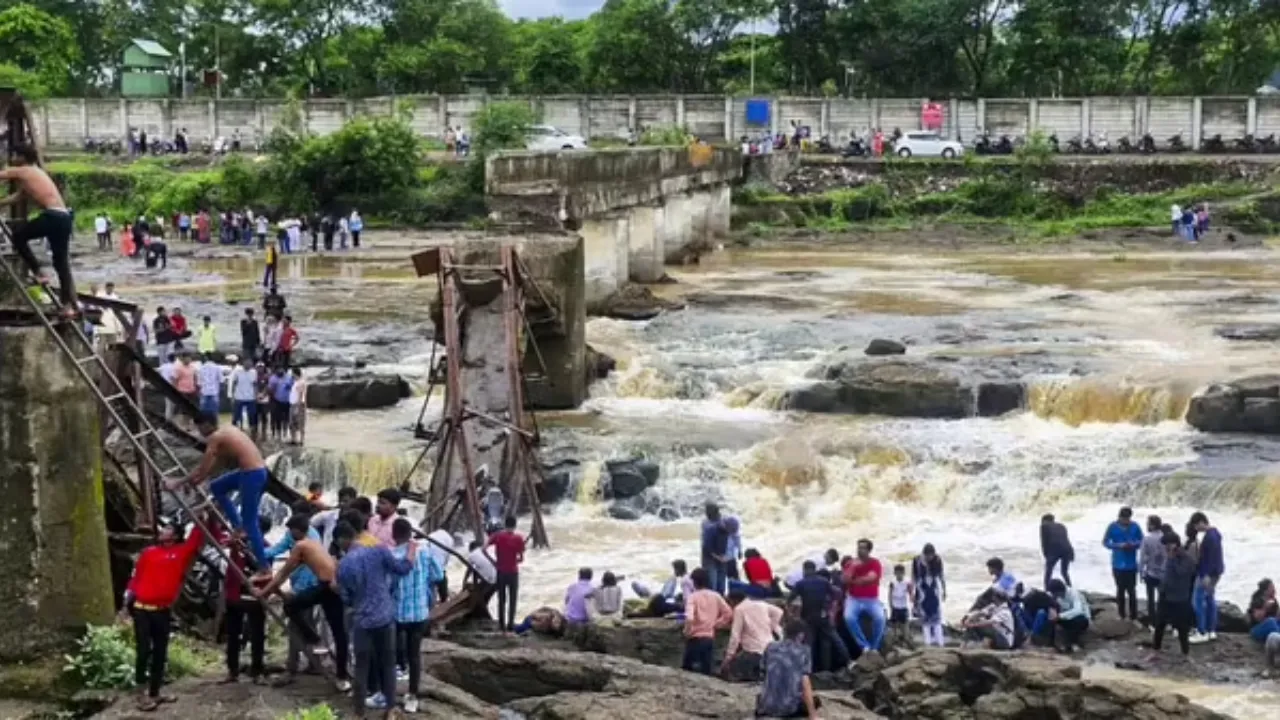 Pune-Bridge-Collapse