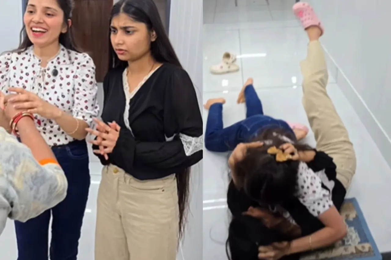 Sisters fighting with each other over a rupee note