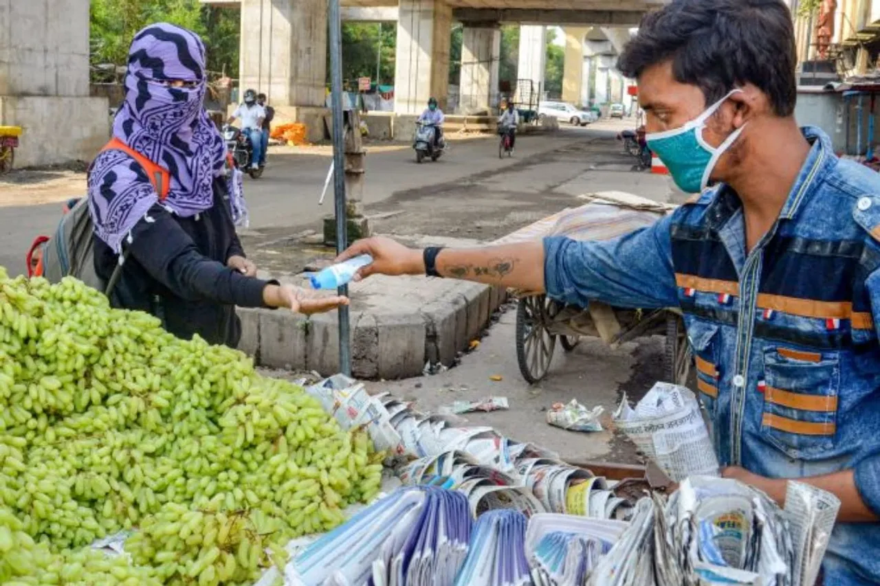 Delhi government allows street vendors, hawkers to resume business