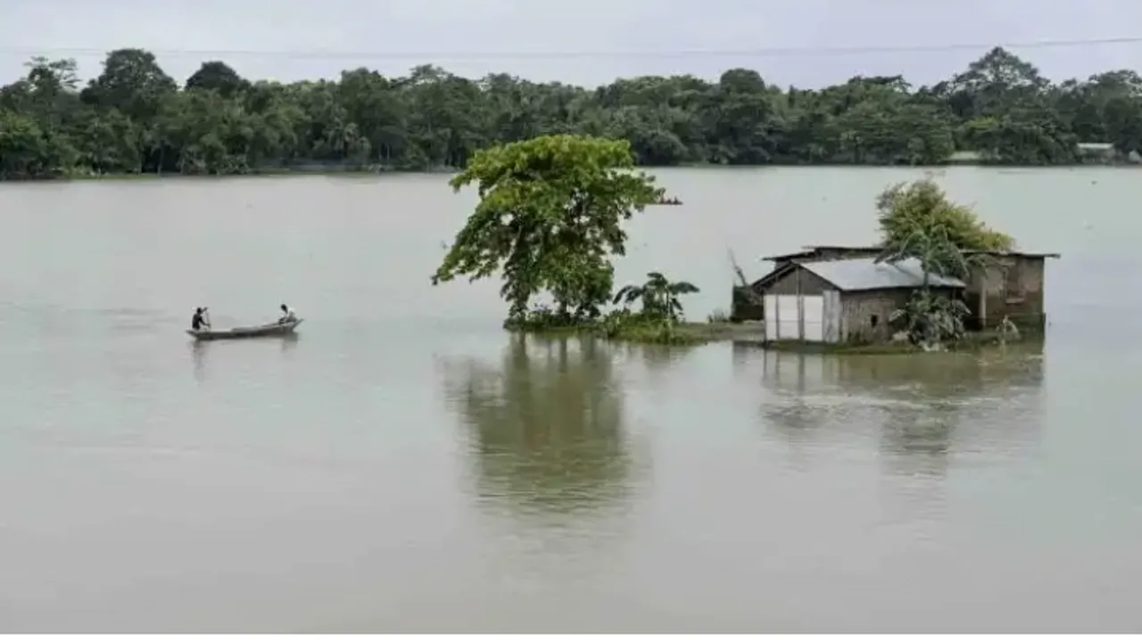 PM Modi holds meeting with CMs of Assam, Bihar, 4 other states to review flood situation