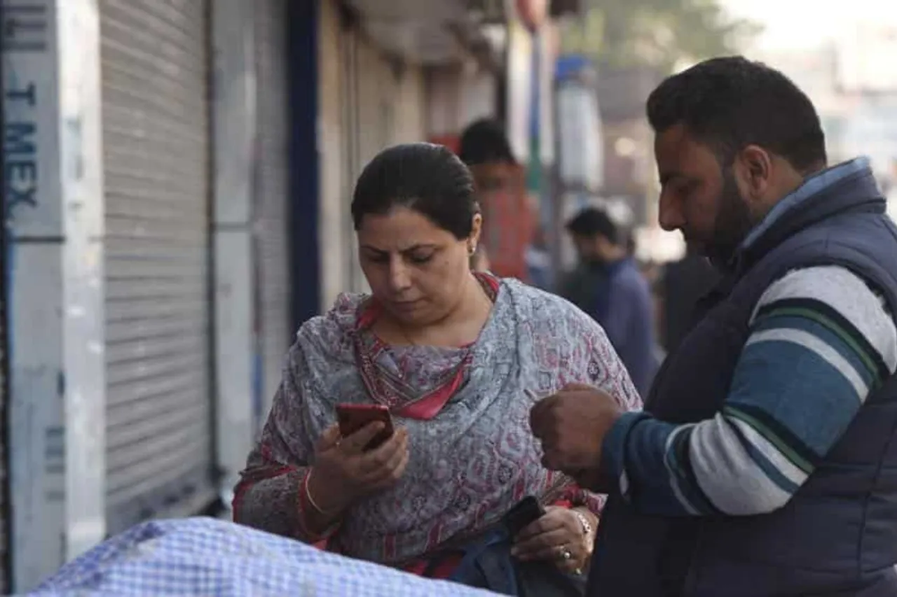 No restriction on accessing websites, movement in J&K: Centre