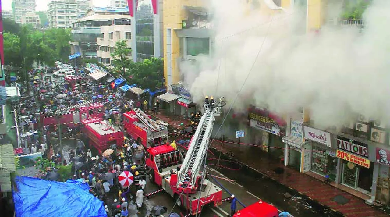A massive fire broke out at City Center Mall in Mumbai, 3500 evacuated