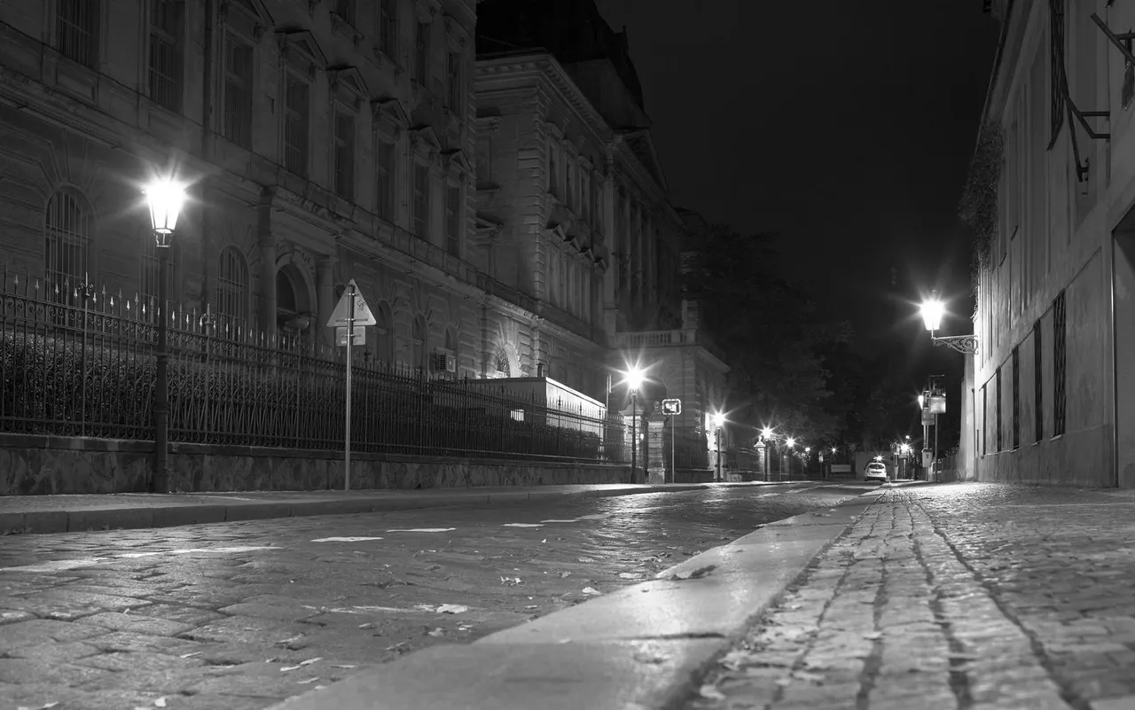 Streets deserted in Ahmedabad night curfew
