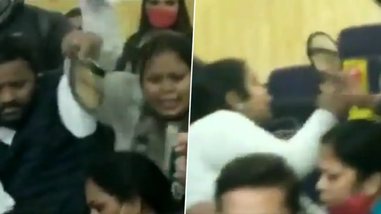 AAP and BJP councilors clash with each other on agricultural law, shoes hurled causing ruckus
