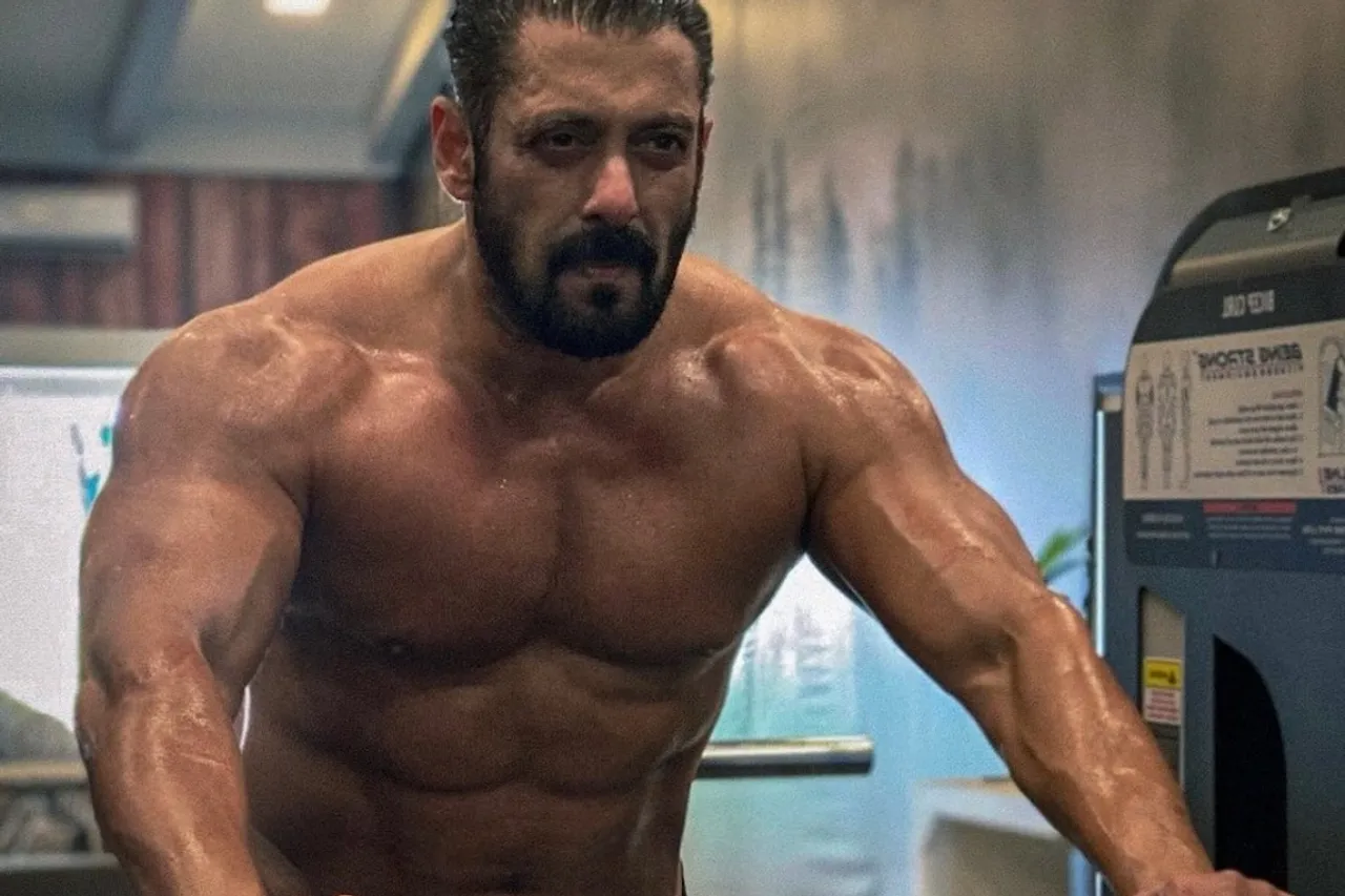 Ahead of birthday, Salman Khan puts up a special message for fans outside his residence
