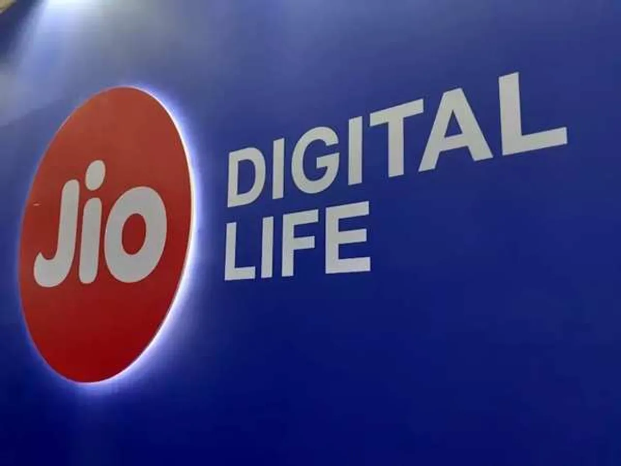 Reliance Jio has accused Airtel and Vodafone-Idea (VI) of spreading false rumors