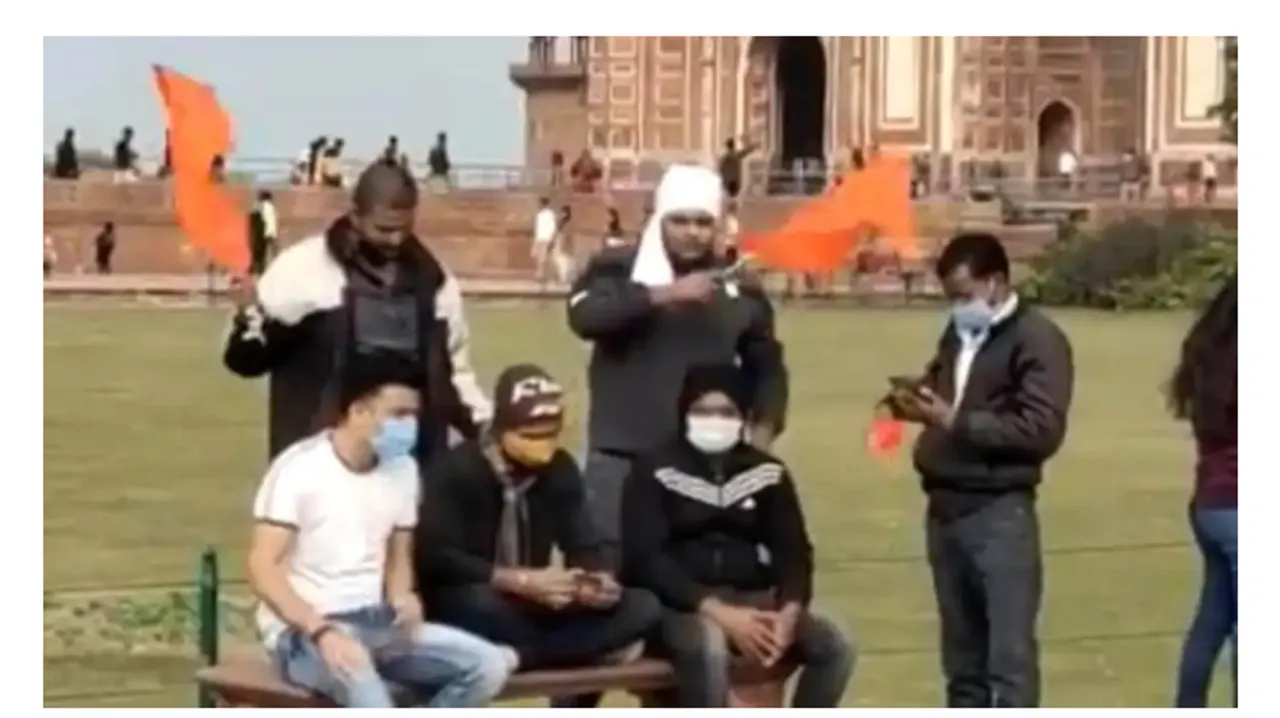 Four held for waving saffron flags at Taj Mahal complex ﻿