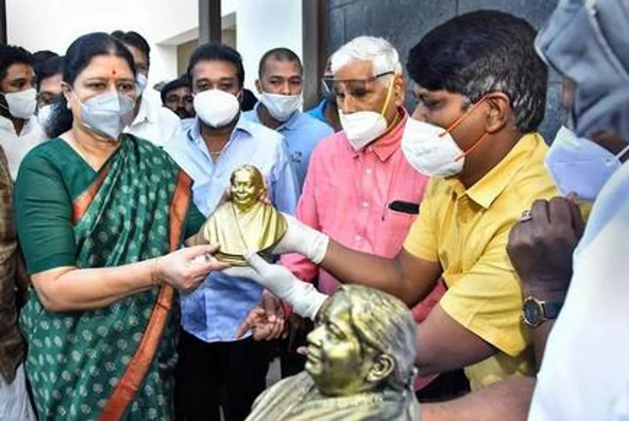 Sasikala, Sasikala return to Chennai,