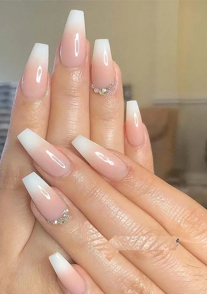Nails growth