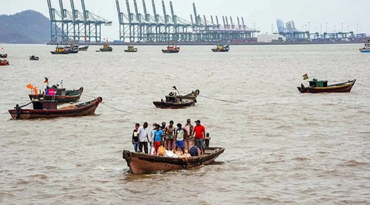 Cyclone Tauktae to hit Gujarat coast today evening, PM Modi dials CM Rupani
