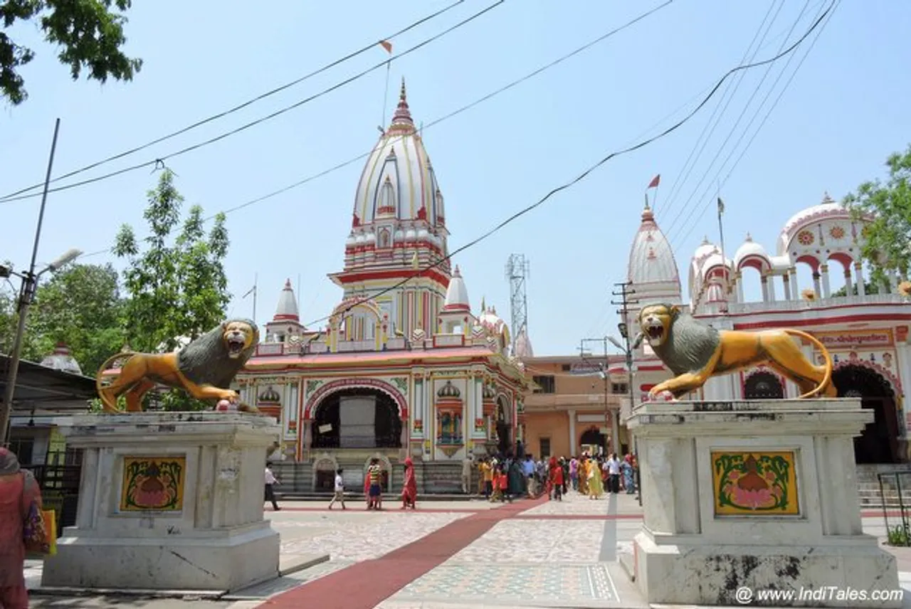 SAWAN KE SOMVAR: Devotees queue up to perform jalabhishek of Lord Shiva, find out the timings of Ujjain Mahakal Darshan