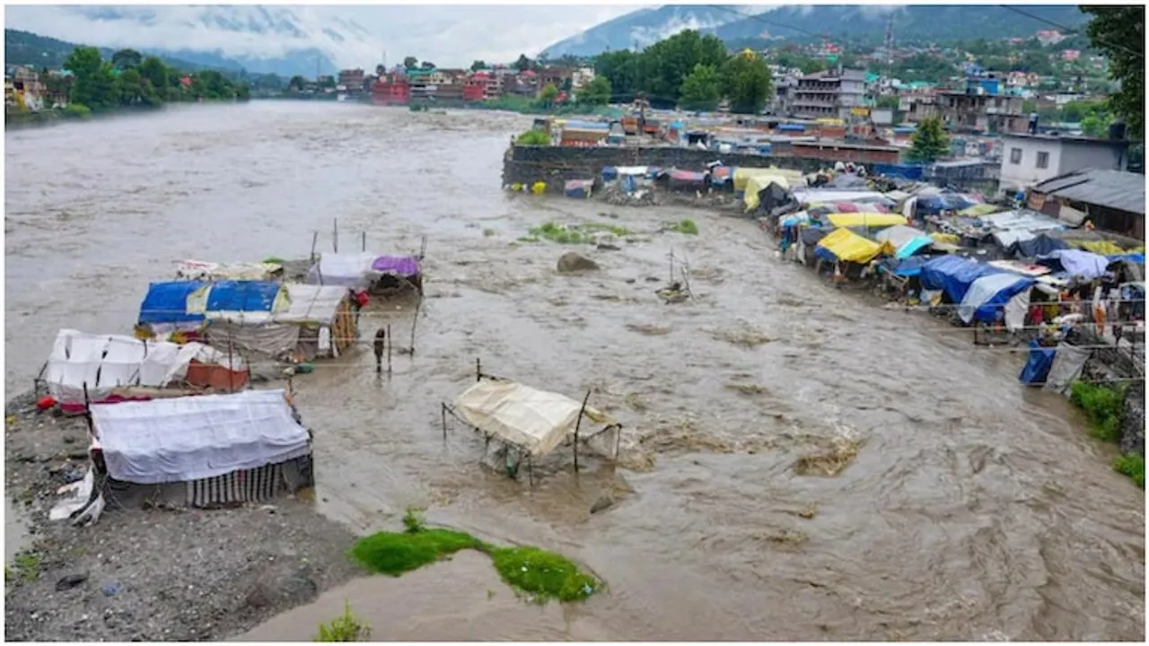 Uttarakhand Rain: Alert issued, SDRF rescued 22 passengers