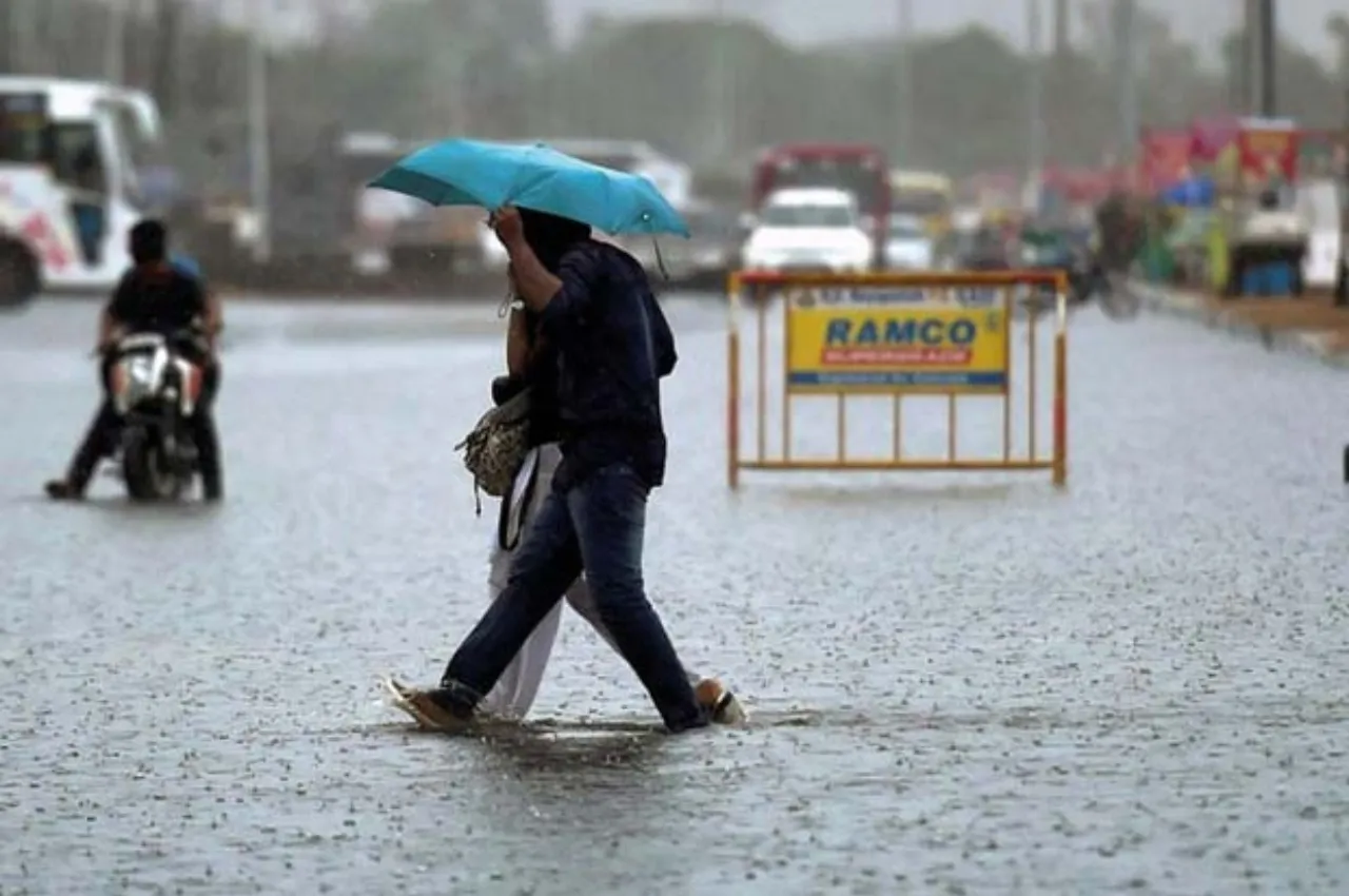 Tamil Nadu: Heavy rains lash Chennai, adjoining areas