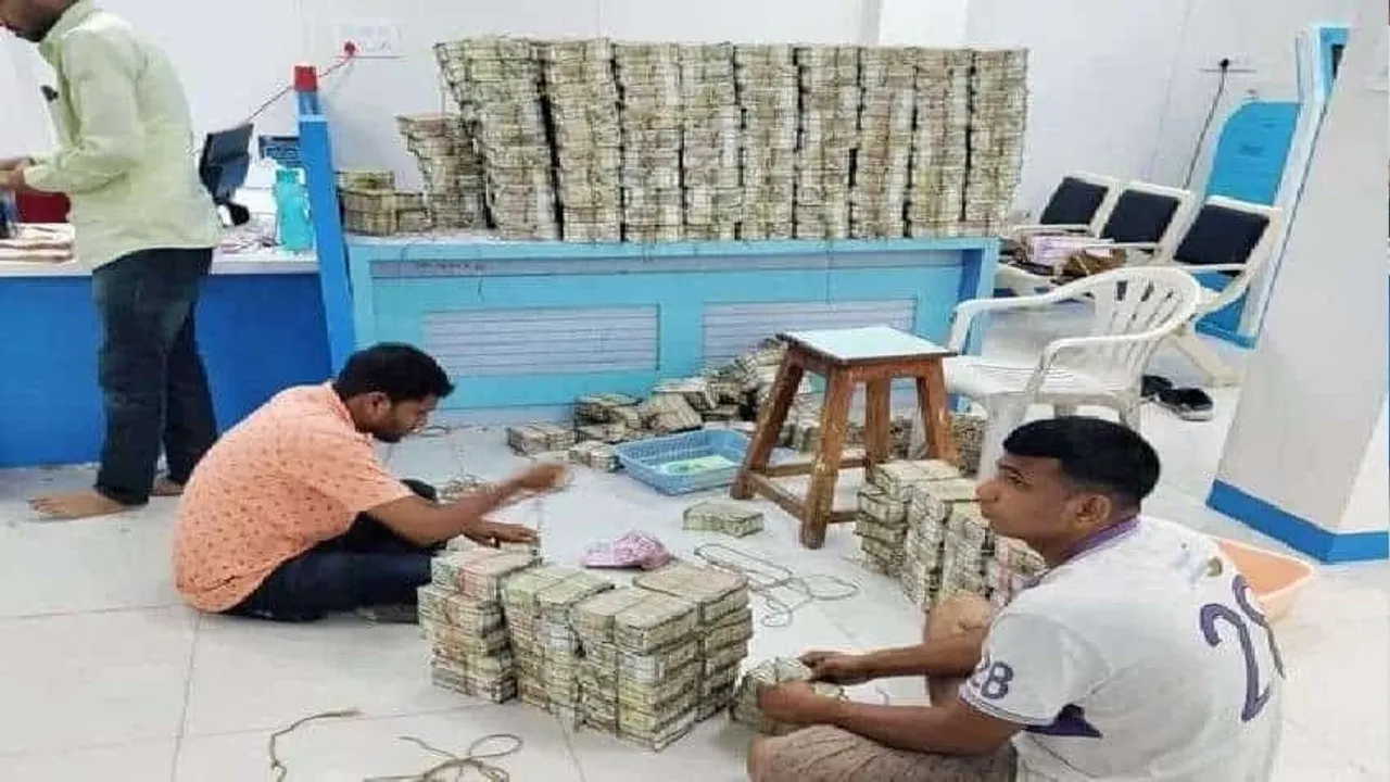 Income tax raid in Maharashtra