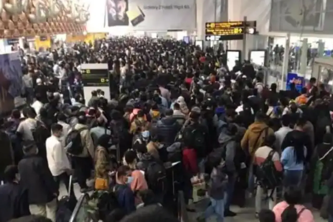 Delhi airport chaos