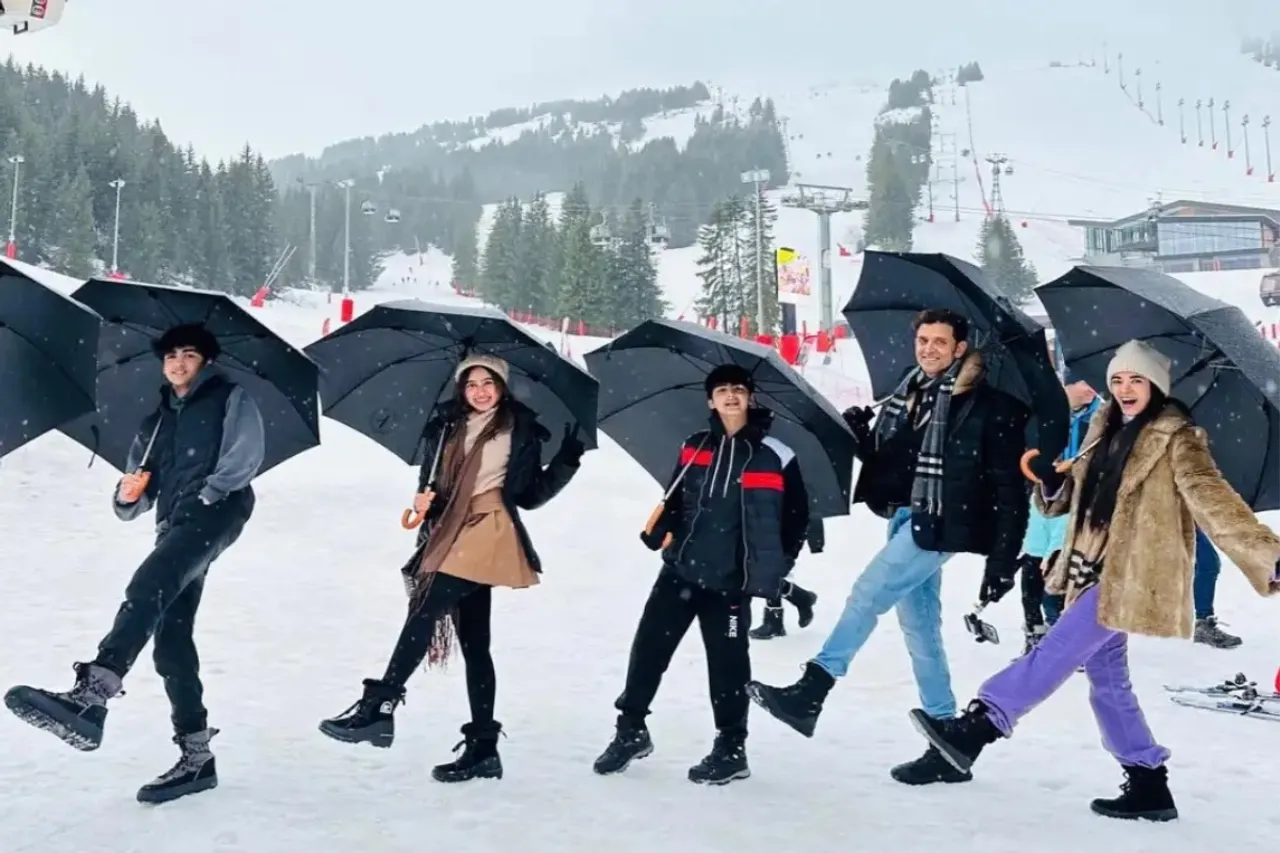 Hrithik Roshan has a snow vacay with Saba Azad, kids, strikes ‘hum saath saath hai’ pose