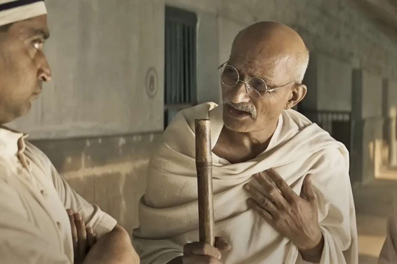 Gandhi Godse Ek Yudh movie review