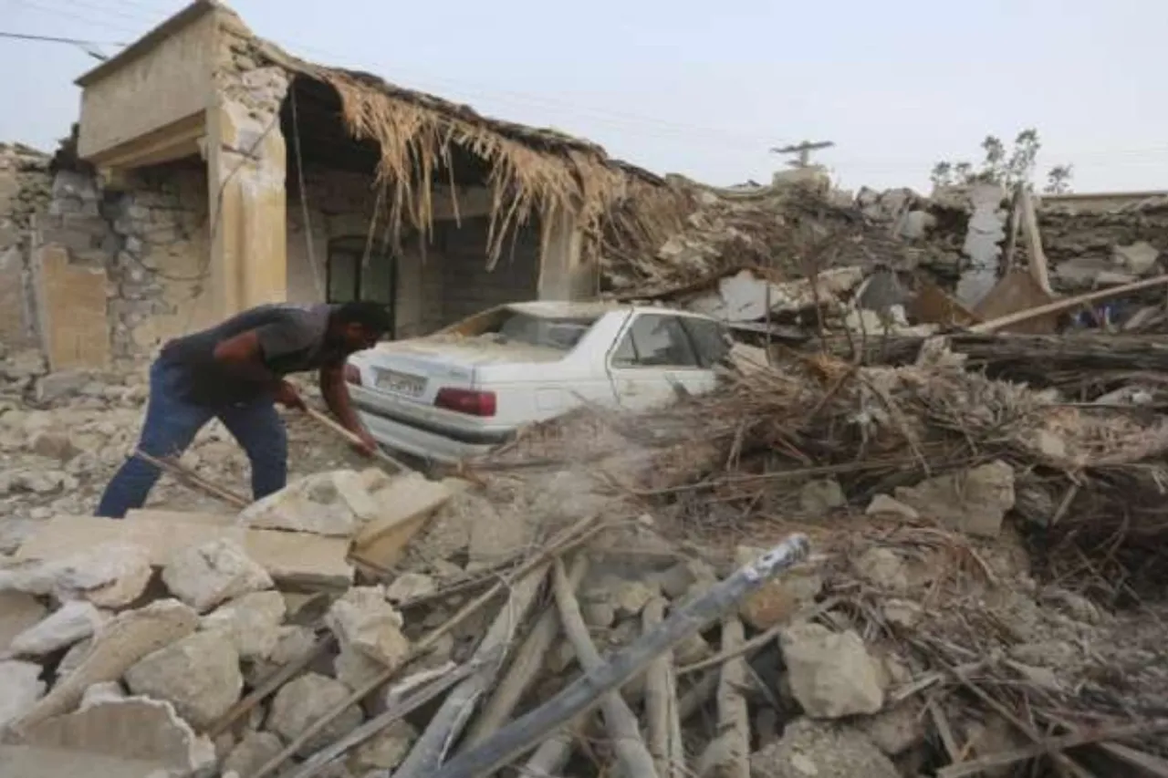 Earthquake rocks Iran