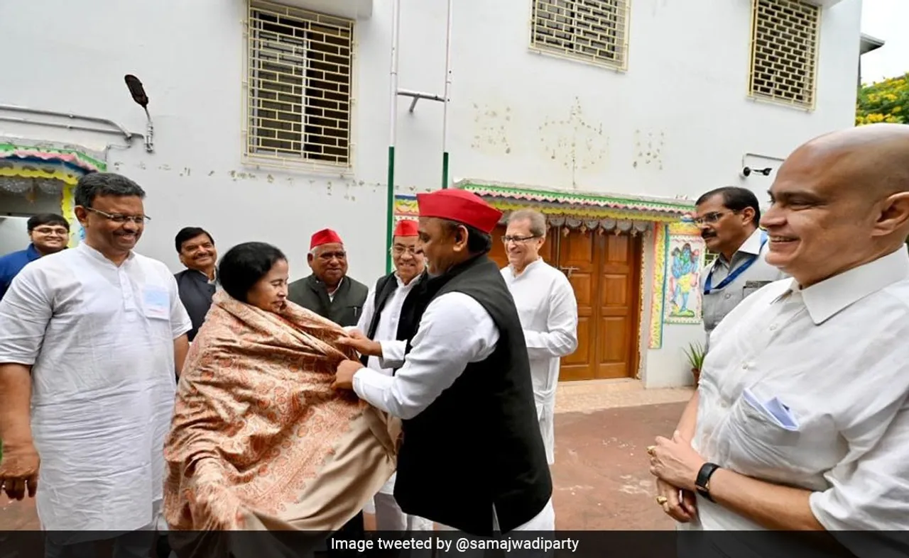 Akhilesh Mamta Banerjee