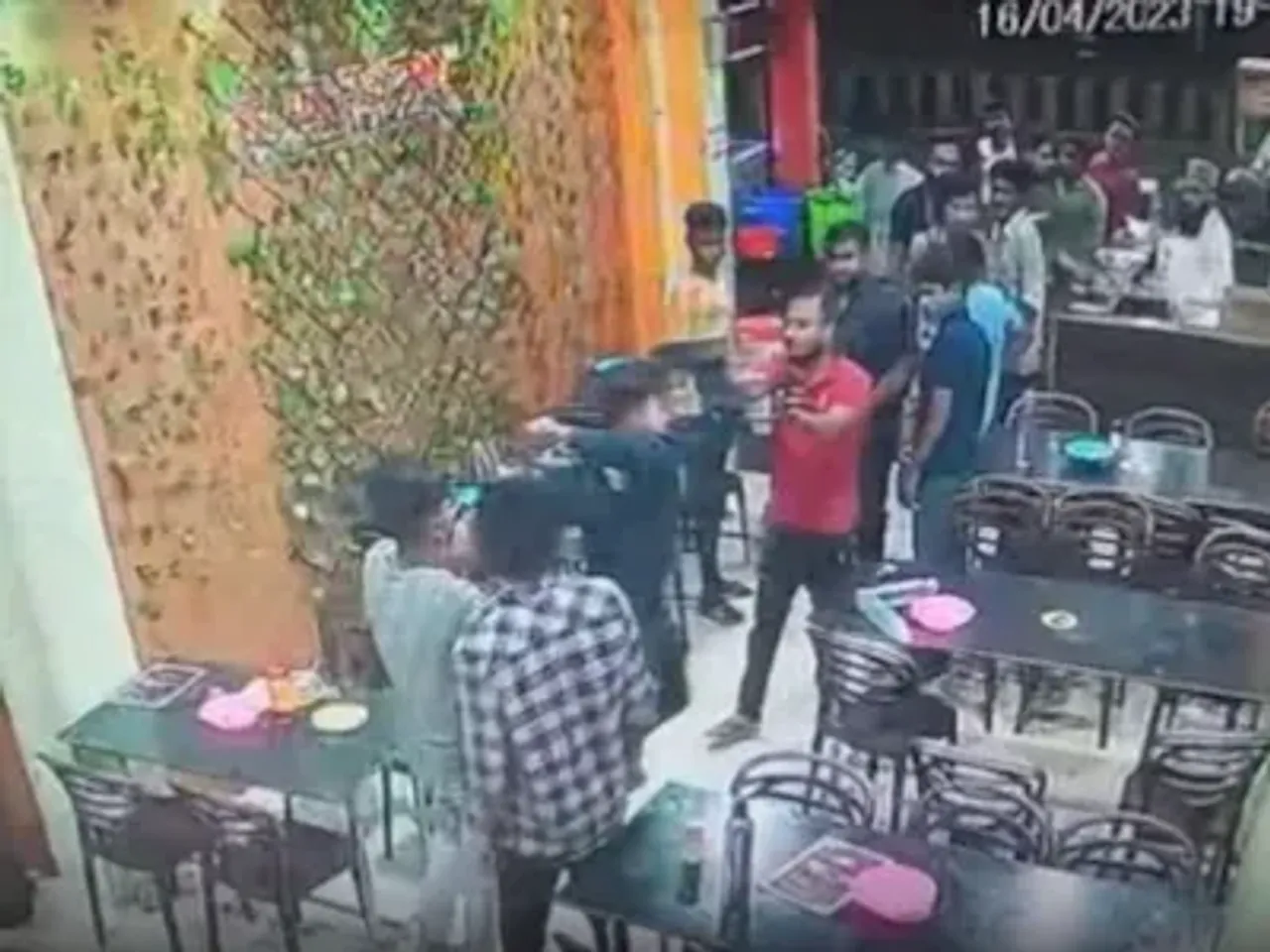 Customers thrashes