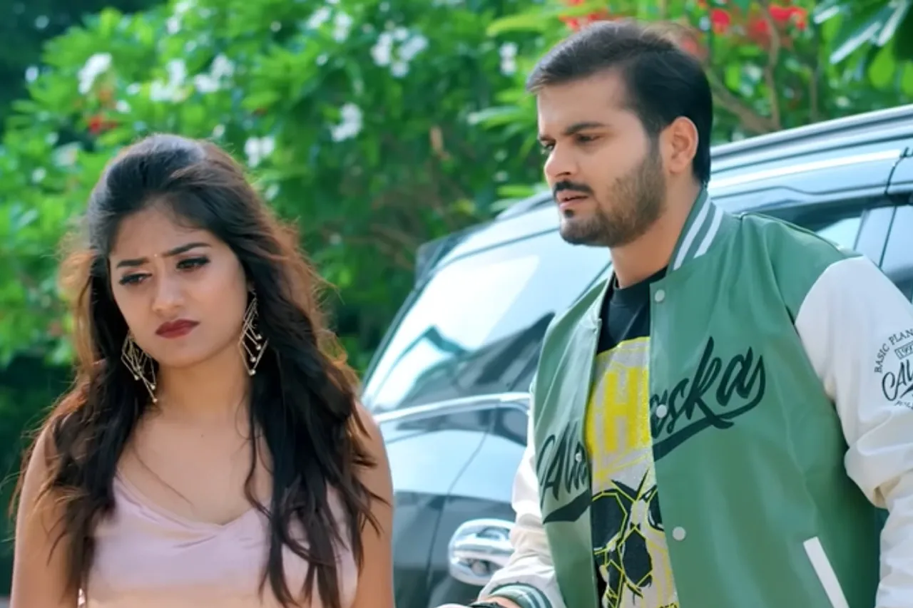 Arvind Akela Kallu and Shweta Jha