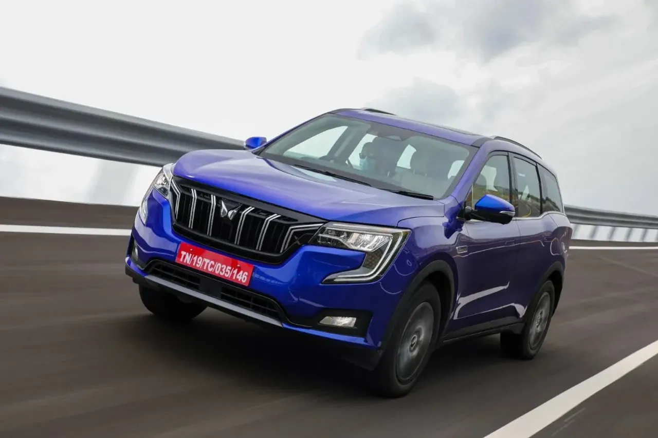 Mahindra XUV700 MX AT