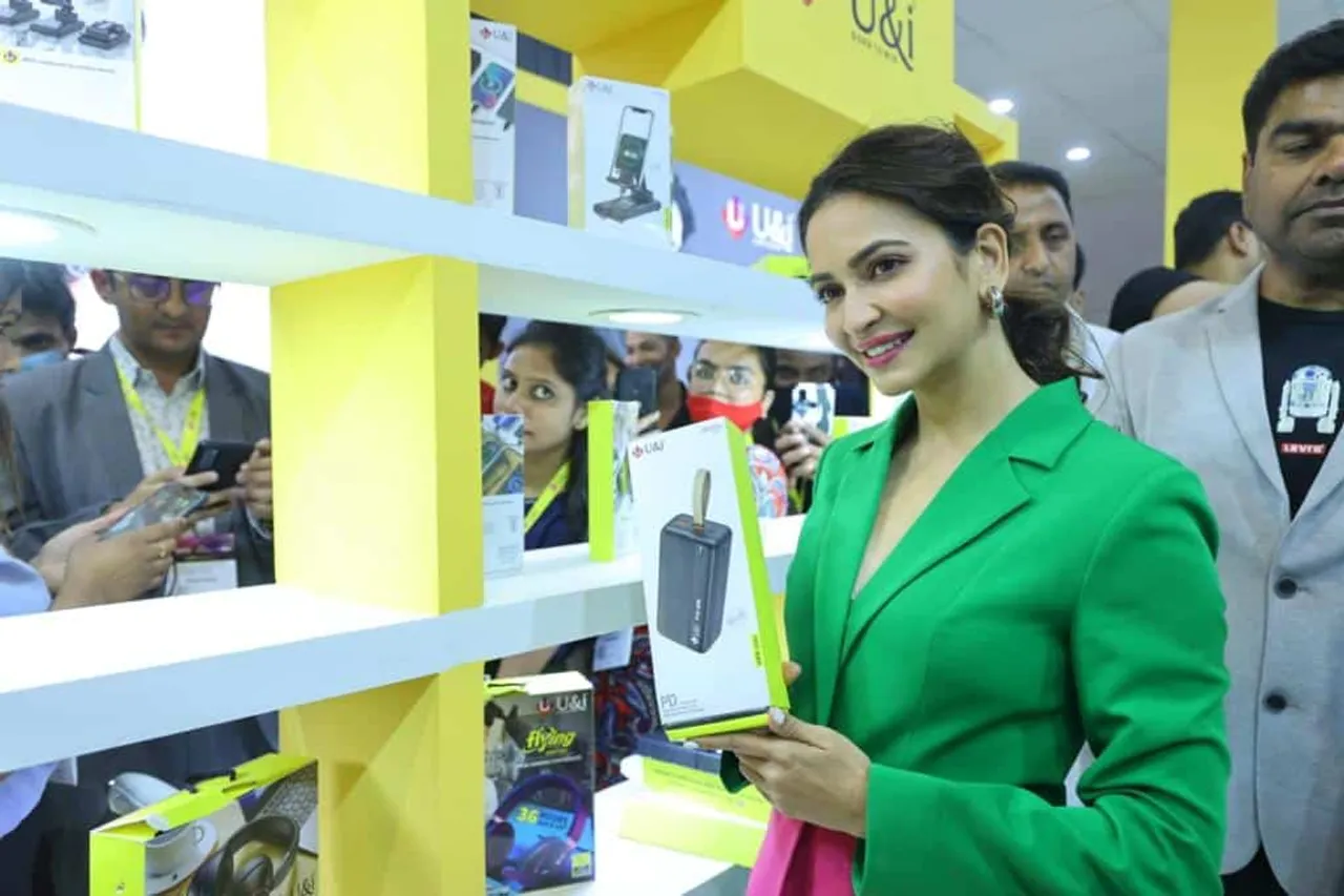 Kriti Kharbanda Introduces New Range of U&i Products
