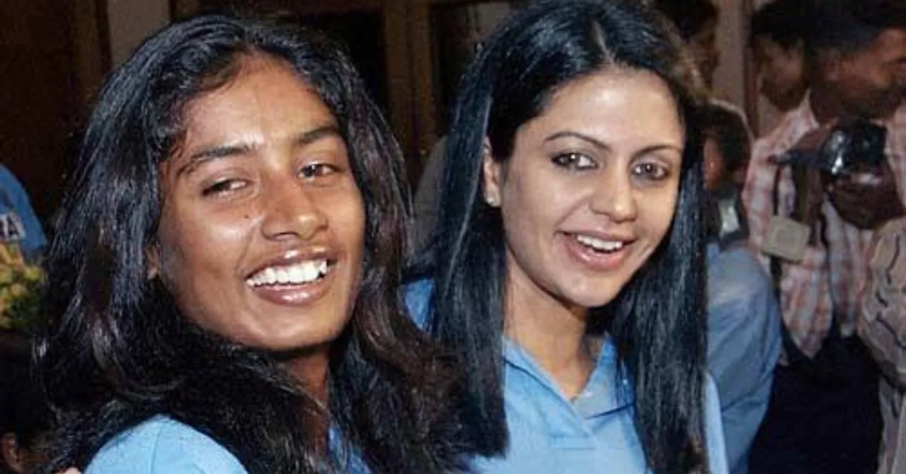 Mandira Bedi with Indian Women's cricket team