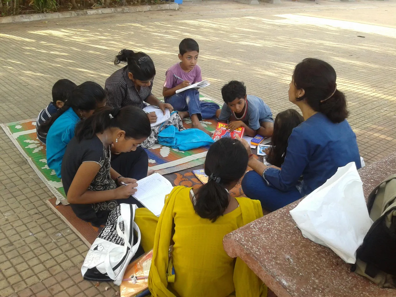Masti Ki Paathshaala - Voluntary Teaching on Mumbai's Carter Road