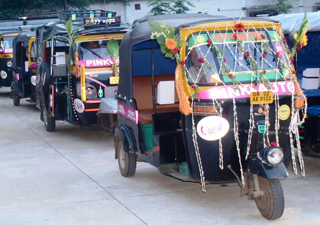 Searching For Safe Public Transport For Women – Are Pink Autos The Answer?