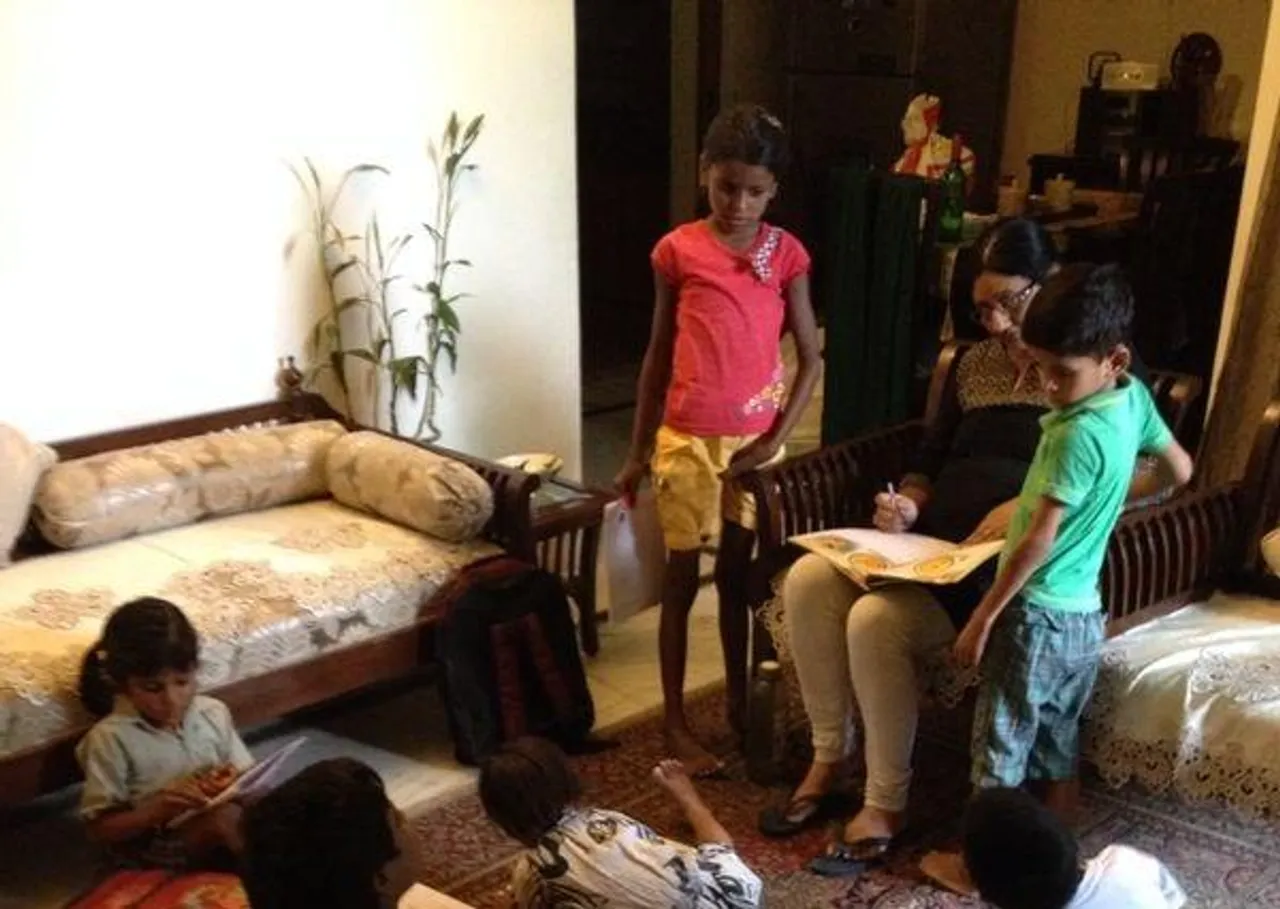 This Lady Is Leading Underprivileged Kids Towards Quality Education In Her Living Room