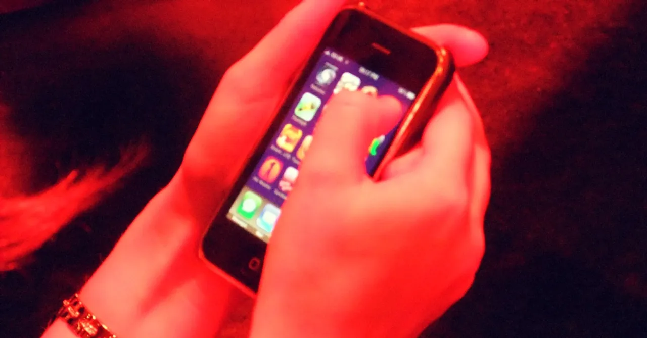Going Beyond Women's Safety Apps, Government Asks Phone Manufacturers to Install a Panic Button