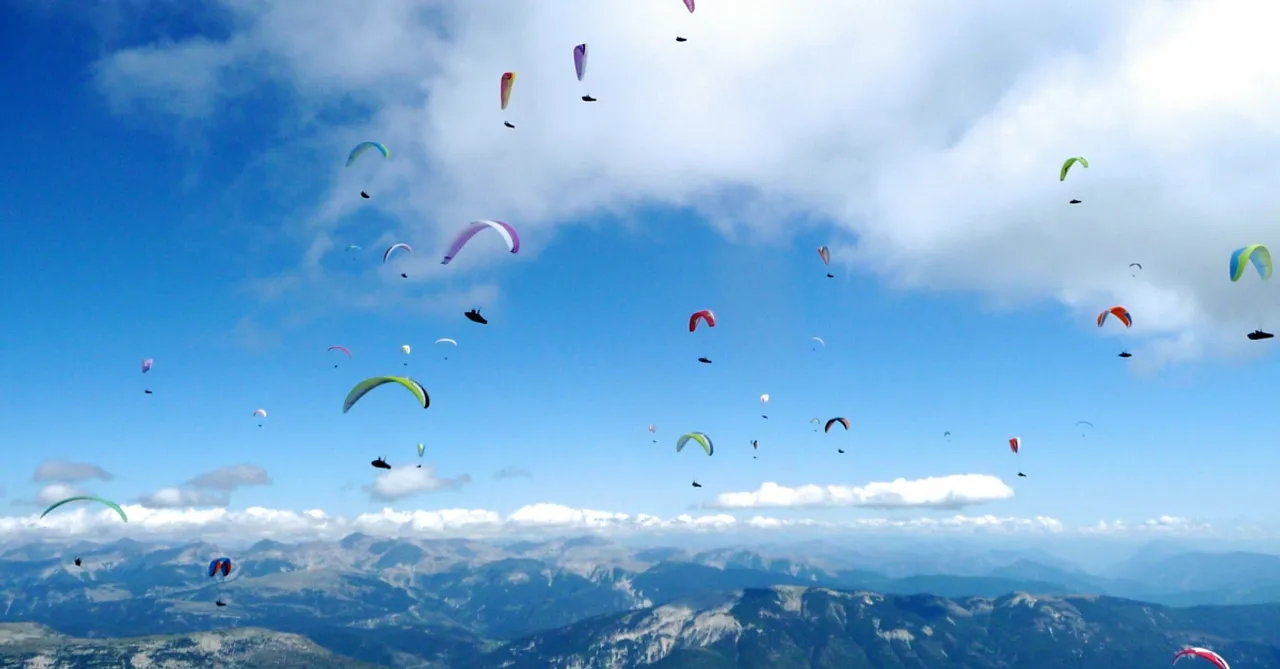 Get Ready for India's First Paragliding World Cup to Be Held in Himachal Pradesh