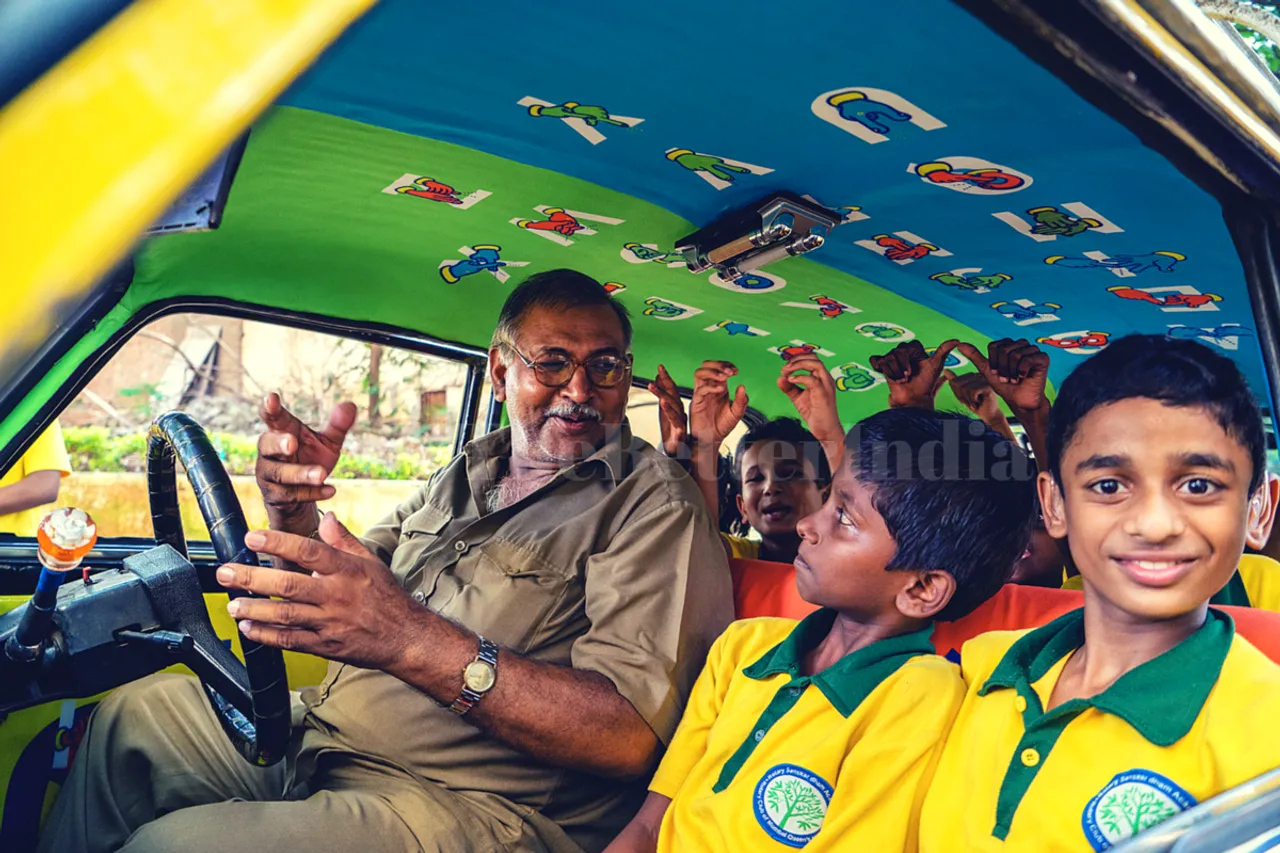 How a Ride in a Mumbai Taxi Can Teach You to Communicate with the Hearing Impaired in India