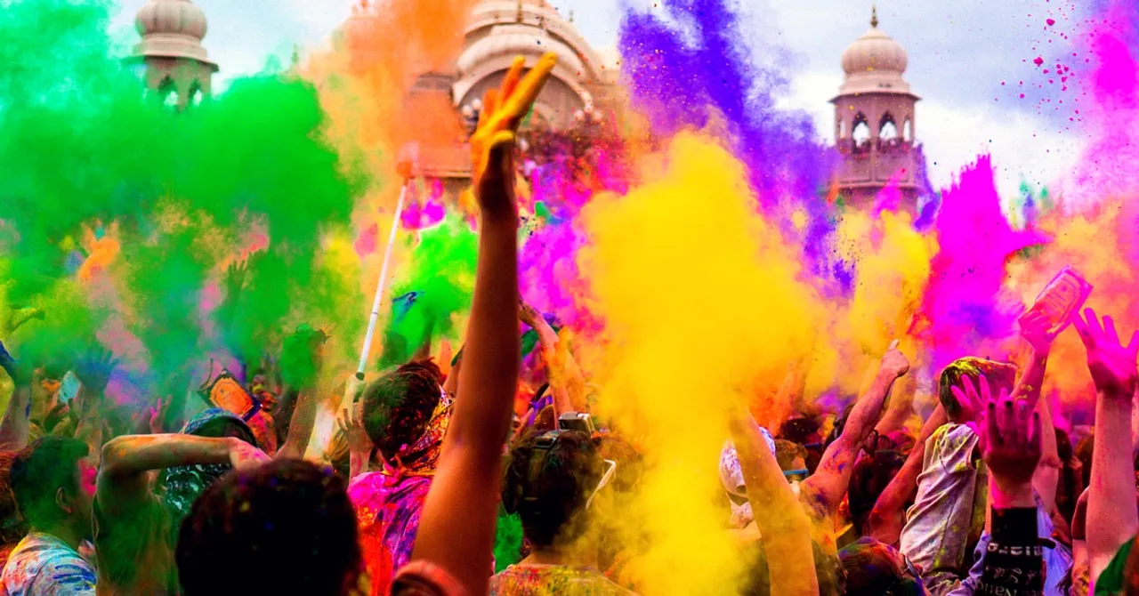 Scorpions, Cow Dung, Kushti - 6 Surprising Ways in Which Holi Is Celebrated in India