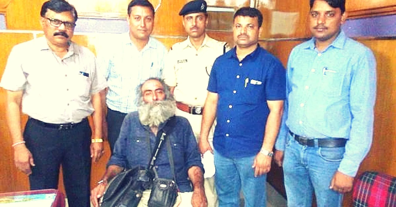 One Call to the Railway Helpline Number, & Officials Escorted a 70-Year-Old All the Way to Delhi