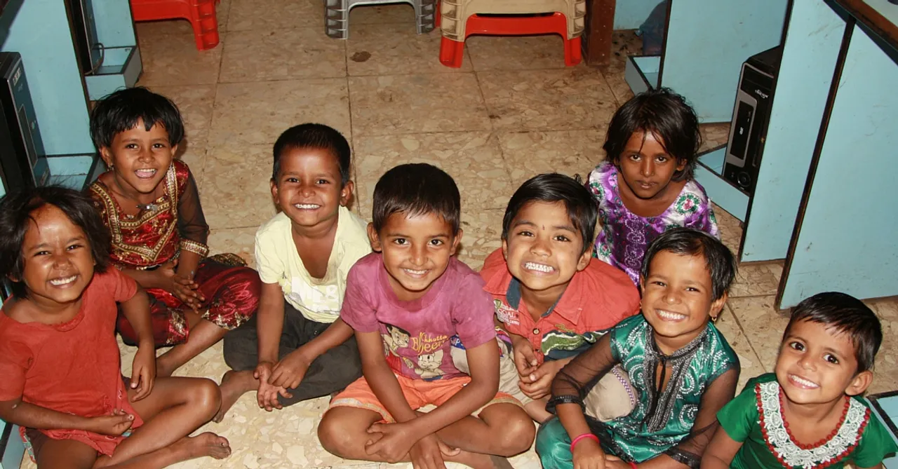This School Goes Wherever The Children Are & Here's Why It Is So Important For India